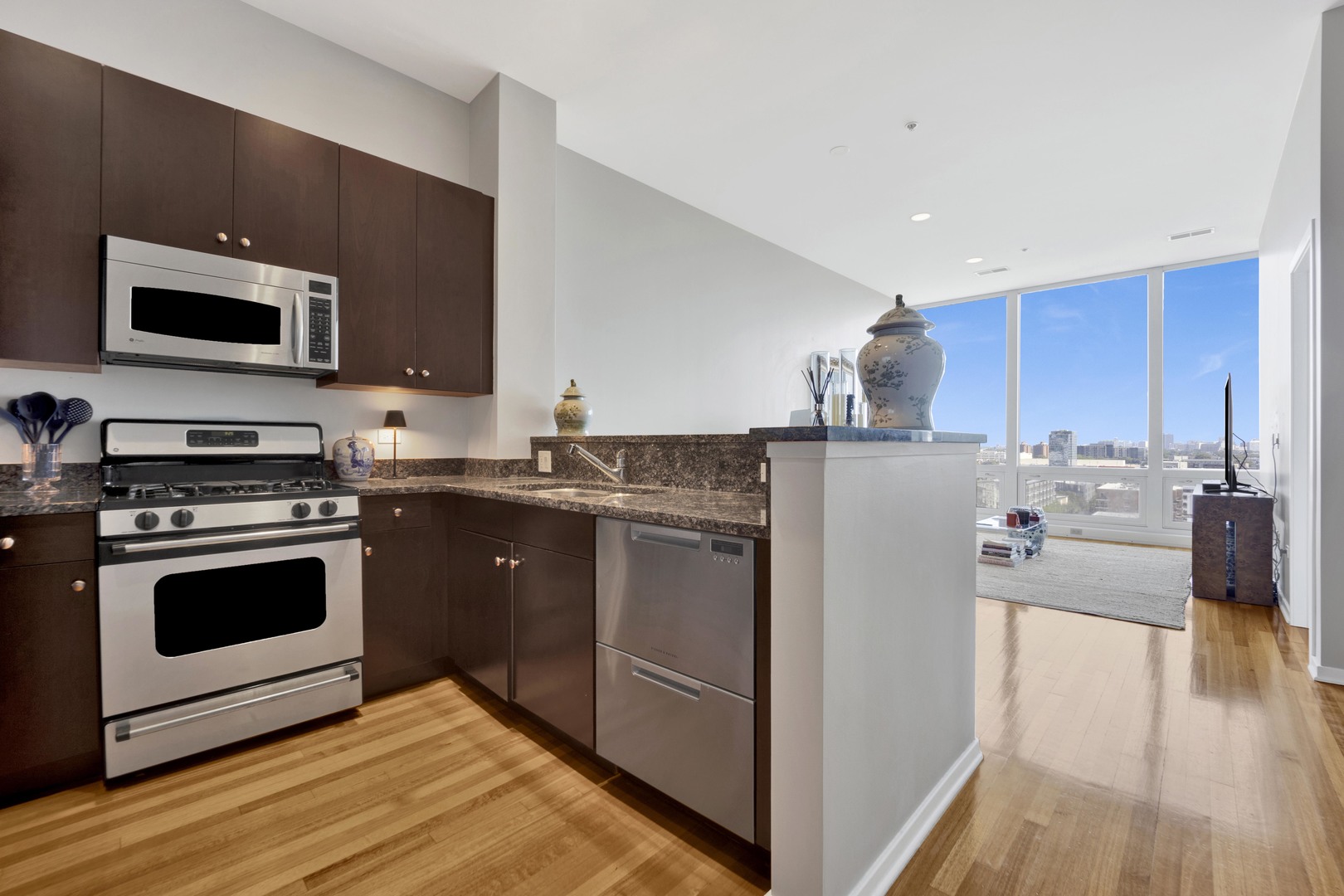 500 W Superior Street Unit: 1004
