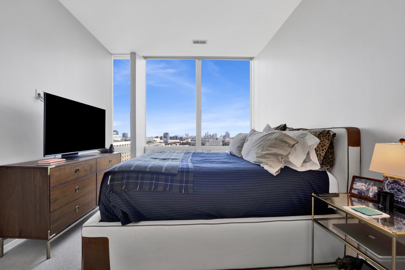500 W Superior Street Unit: 1004