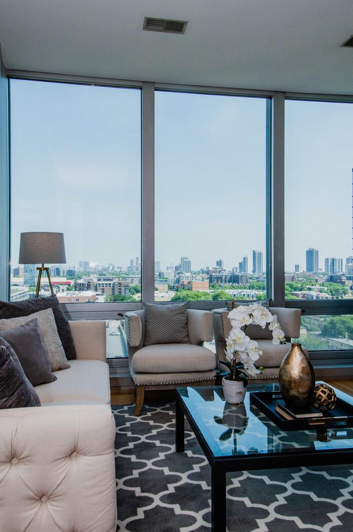 500 W Superior Street Unit: 1004