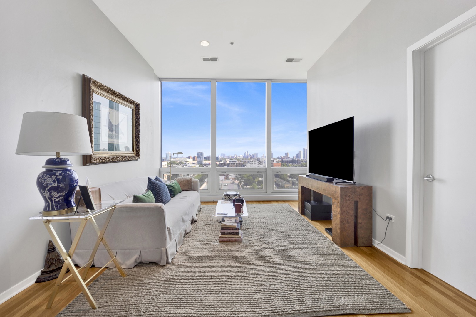 500 W Superior Street Unit: 1004