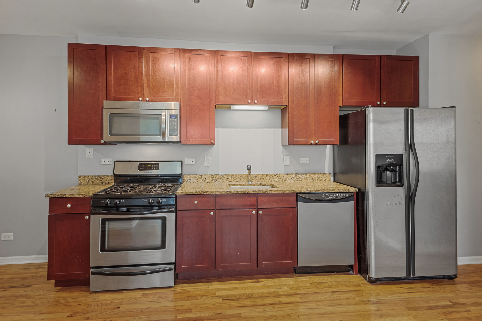 1740 W Foster Avenue Unit: 3R
