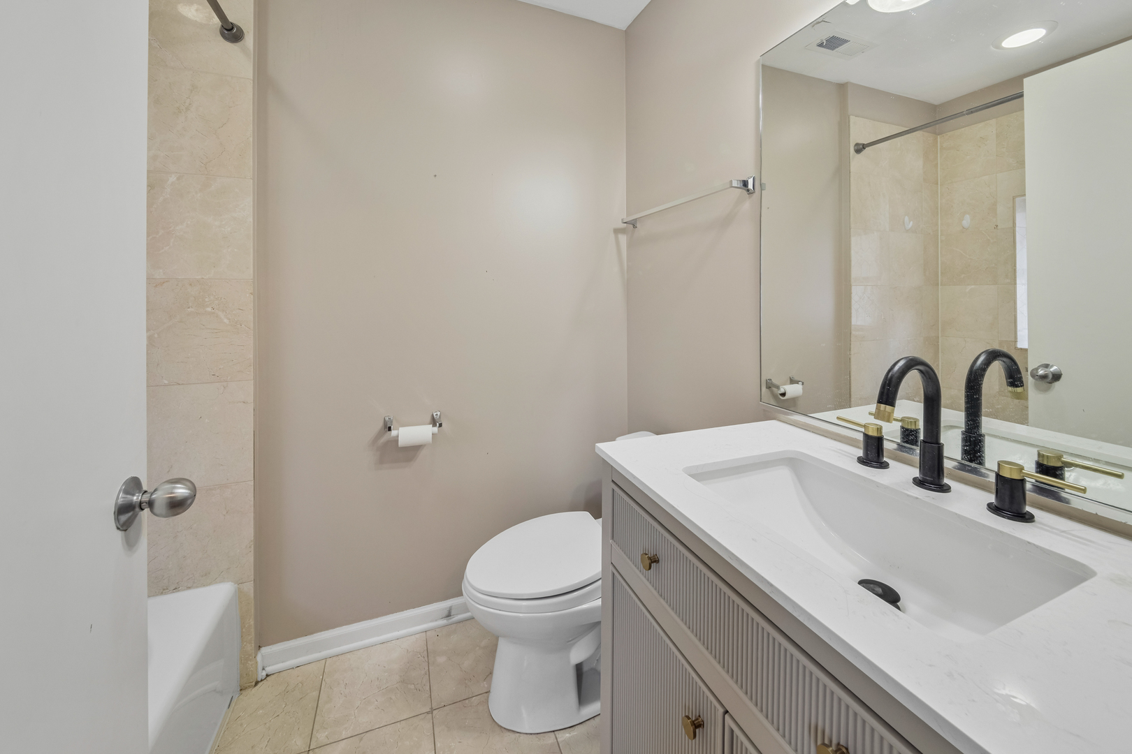 1740 W Foster Avenue Unit: 3R