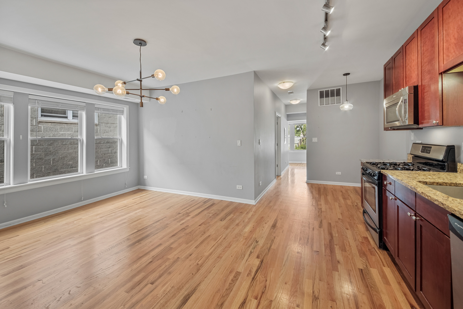1740 W Foster Avenue Unit: 3R