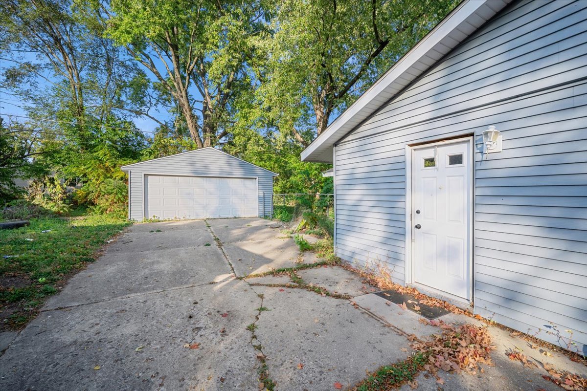 301 RIVER Drive