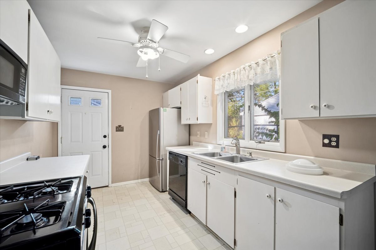 301 RIVER Drive