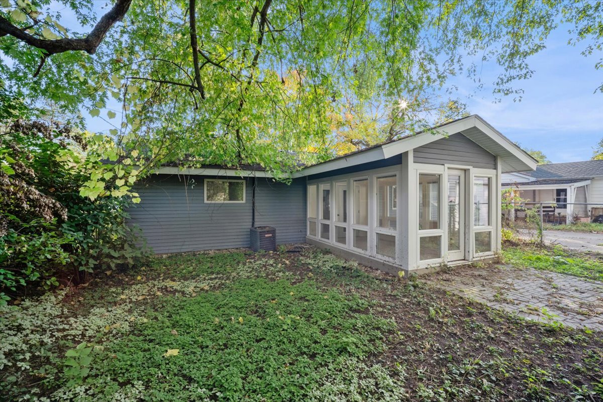 301 RIVER Drive