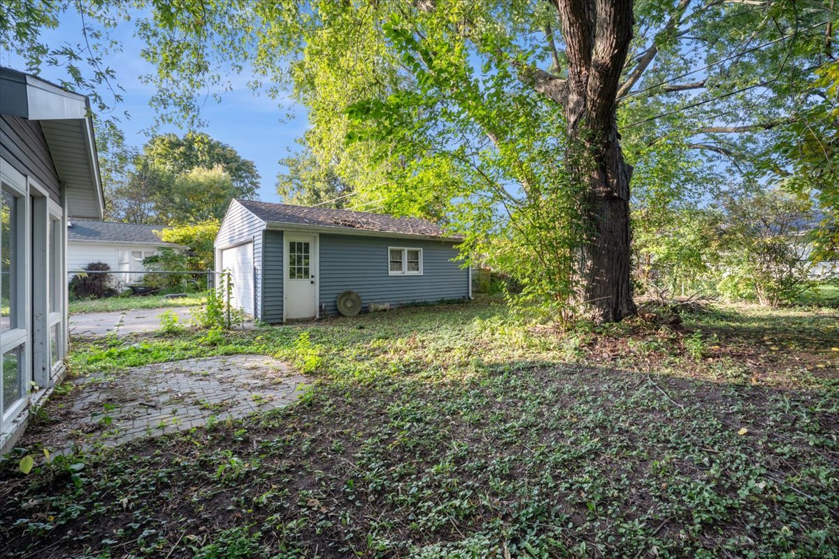 301 RIVER Drive