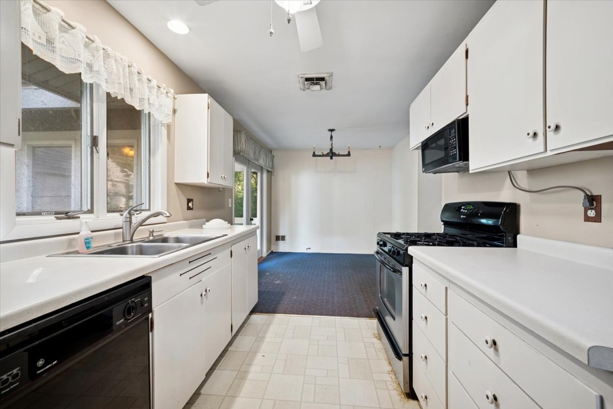 301 RIVER Drive