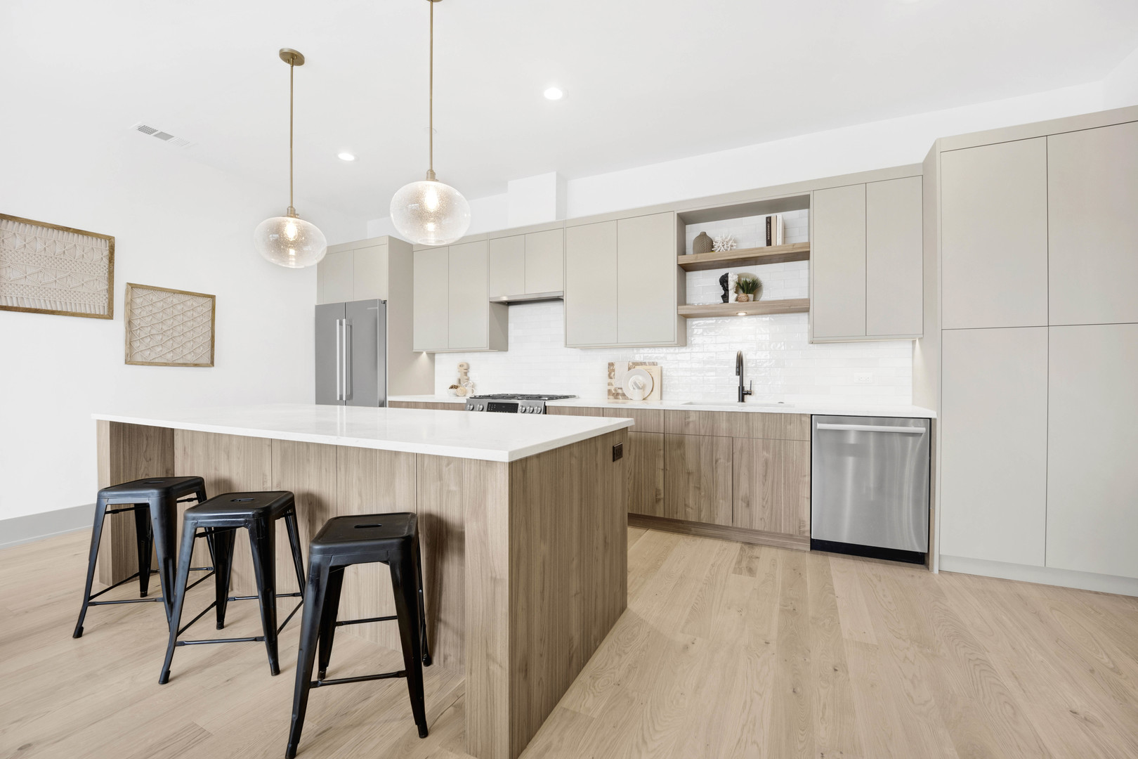 1548 W Ardmore Avenue Unit: 3D