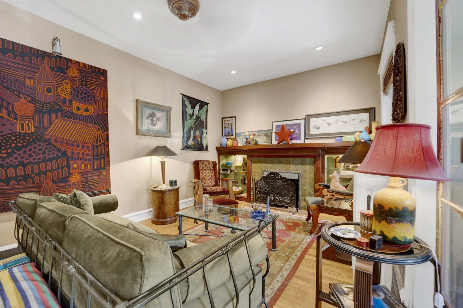 1533 W Fargo Avenue Unit: 1W