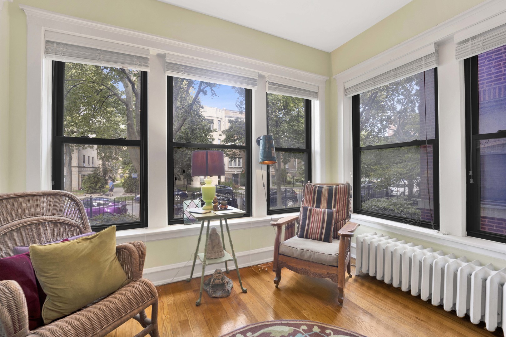 1533 W Fargo Avenue Unit: 1W