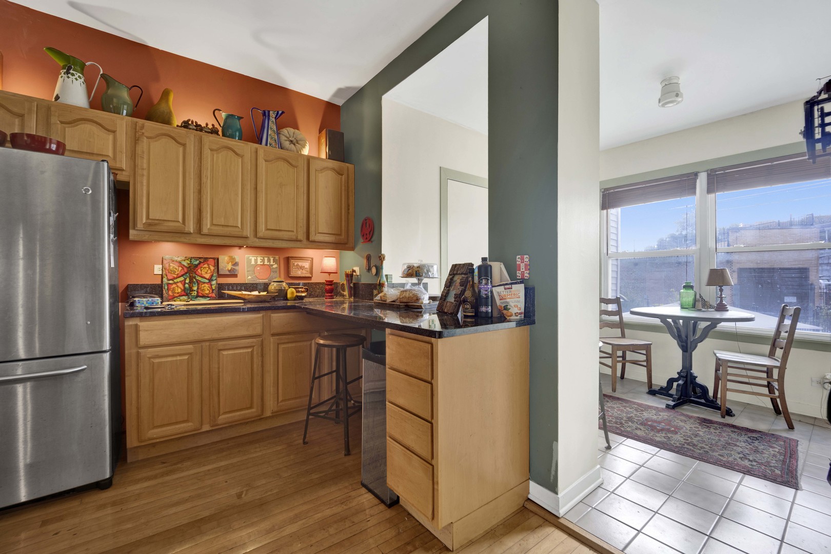 1533 W Fargo Avenue Unit: 1W