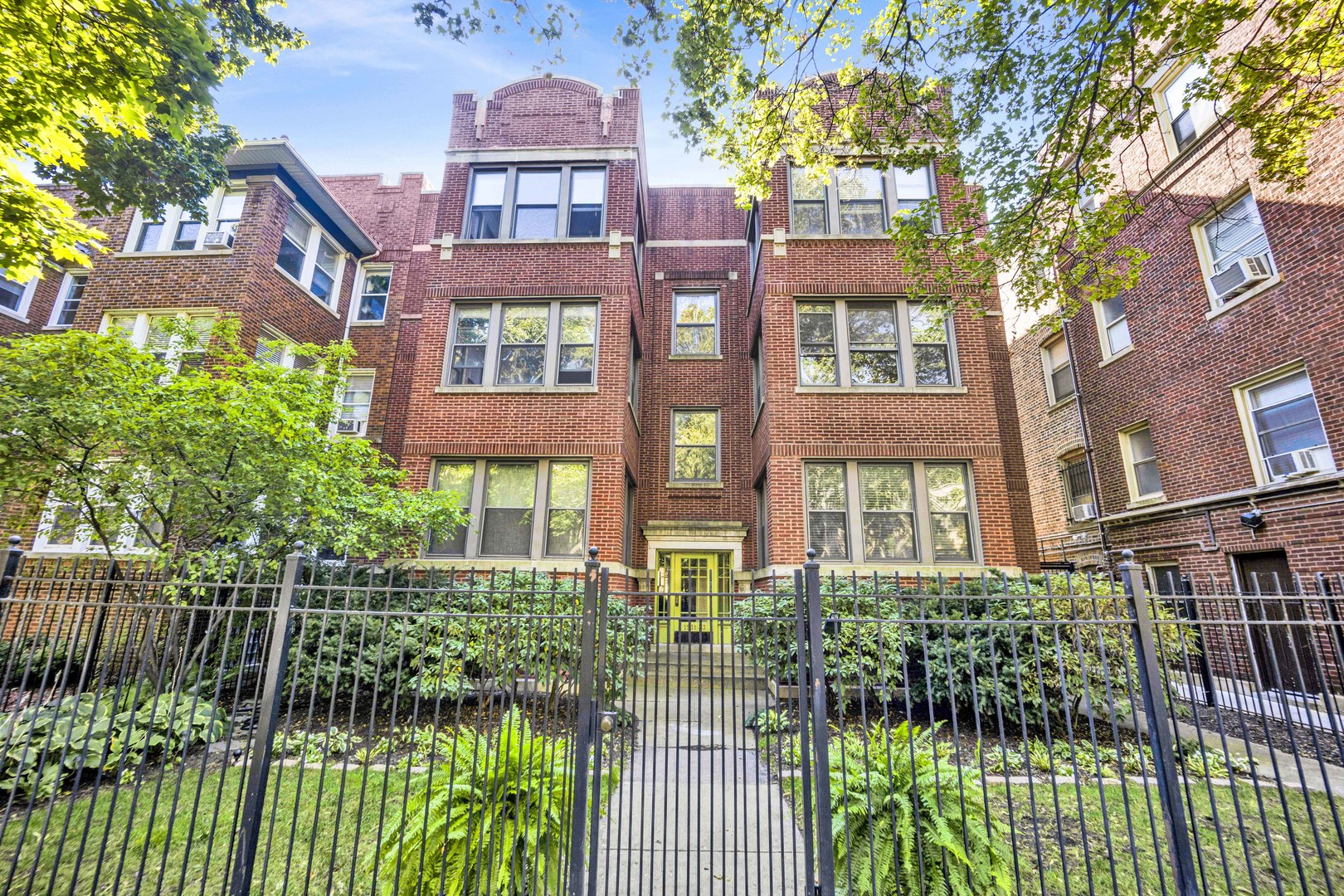 1533 W Fargo Avenue Unit: 1W