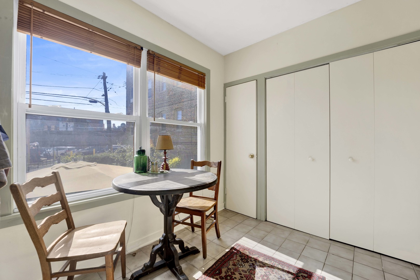 1533 W Fargo Avenue Unit: 1W