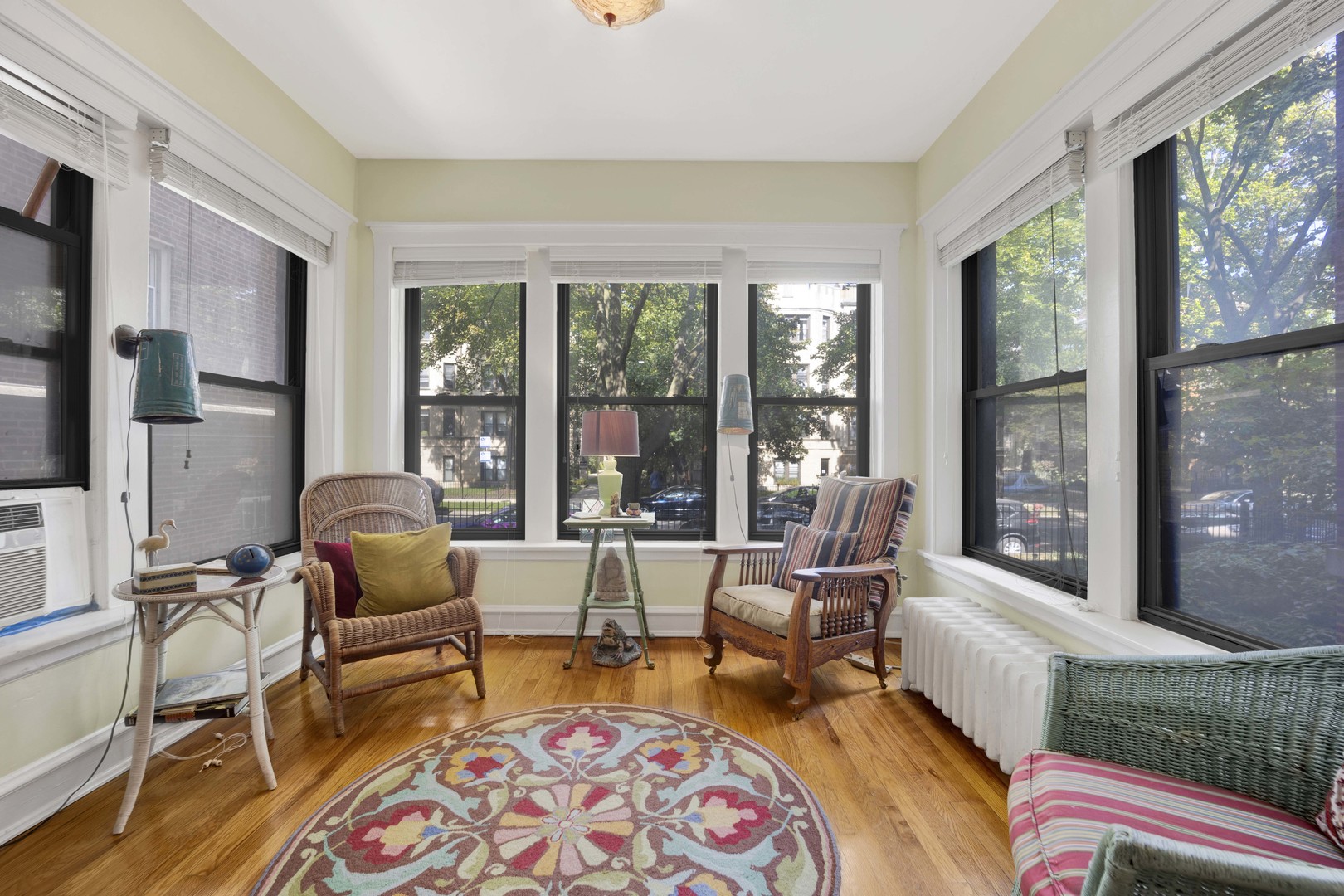 1533 W Fargo Avenue Unit: 1W