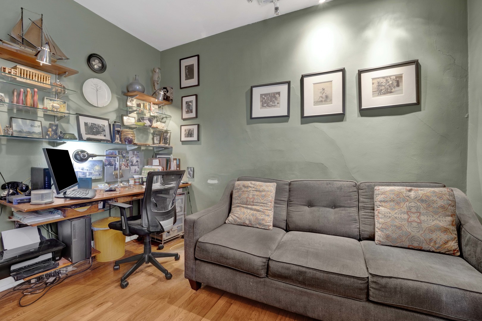 1533 W Fargo Avenue Unit: 1W