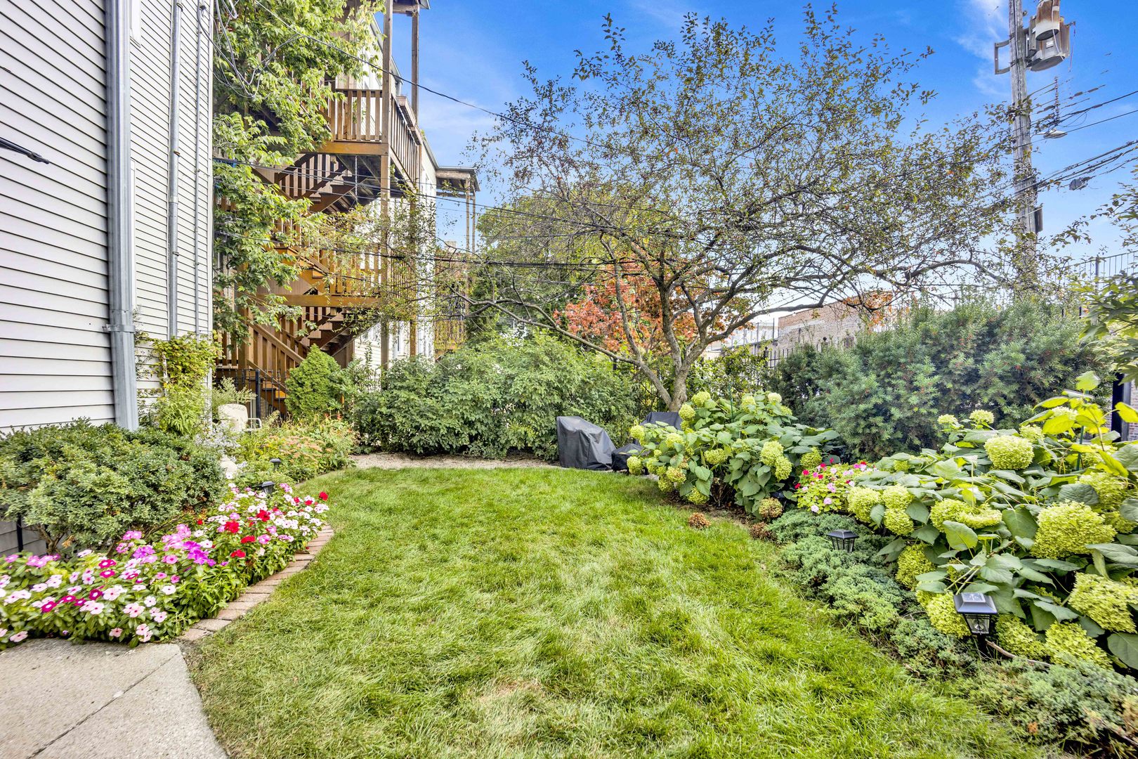 1533 W Fargo Avenue Unit: 1W