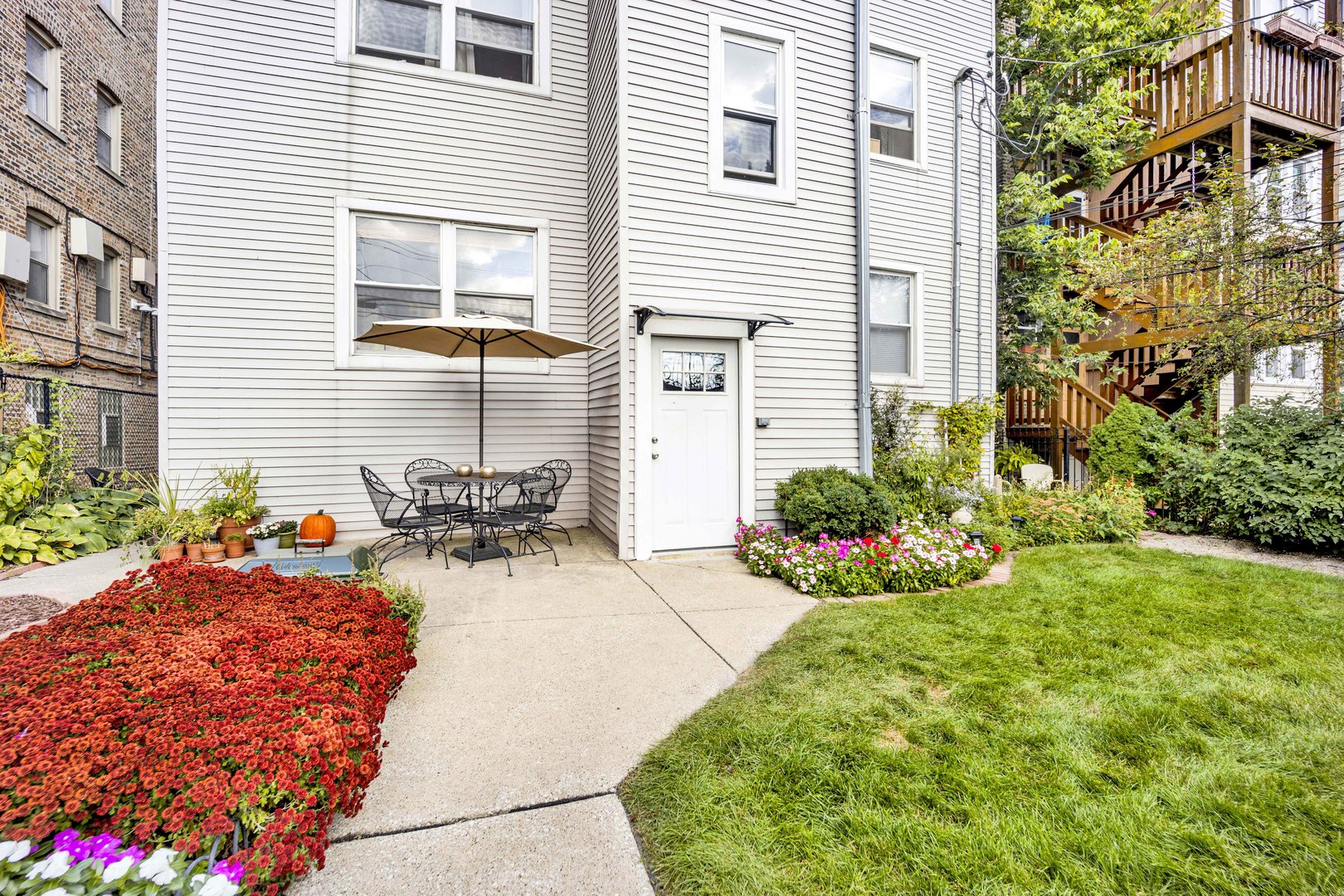 1533 W Fargo Avenue Unit: 1W
