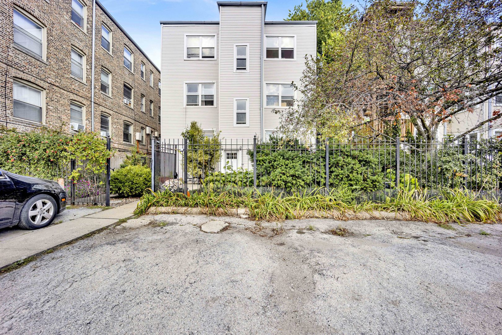 1533 W Fargo Avenue Unit: 1W