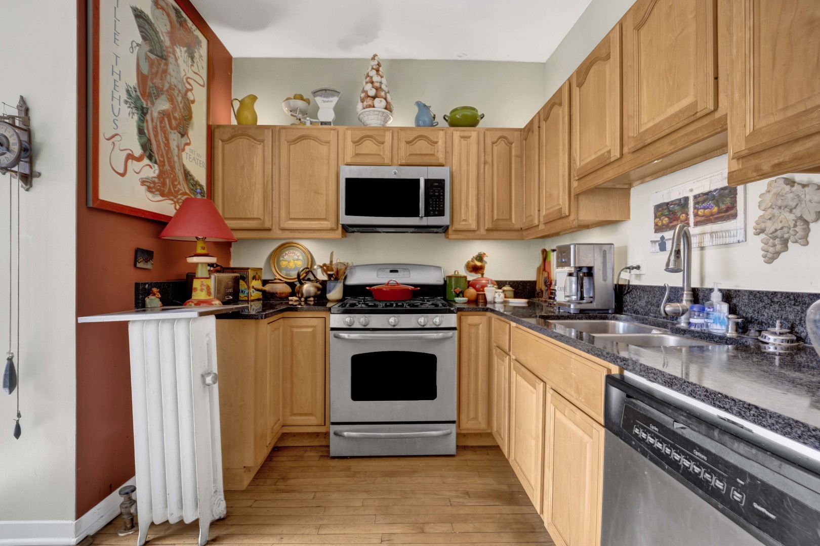 1533 W Fargo Avenue Unit: 1W
