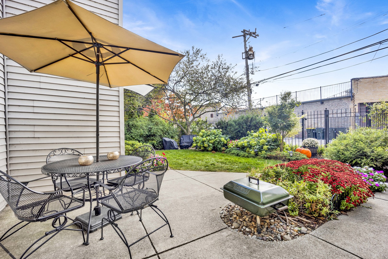 1533 W Fargo Avenue Unit: 1W
