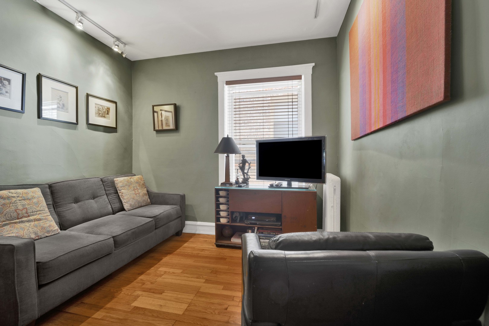 1533 W Fargo Avenue Unit: 1W