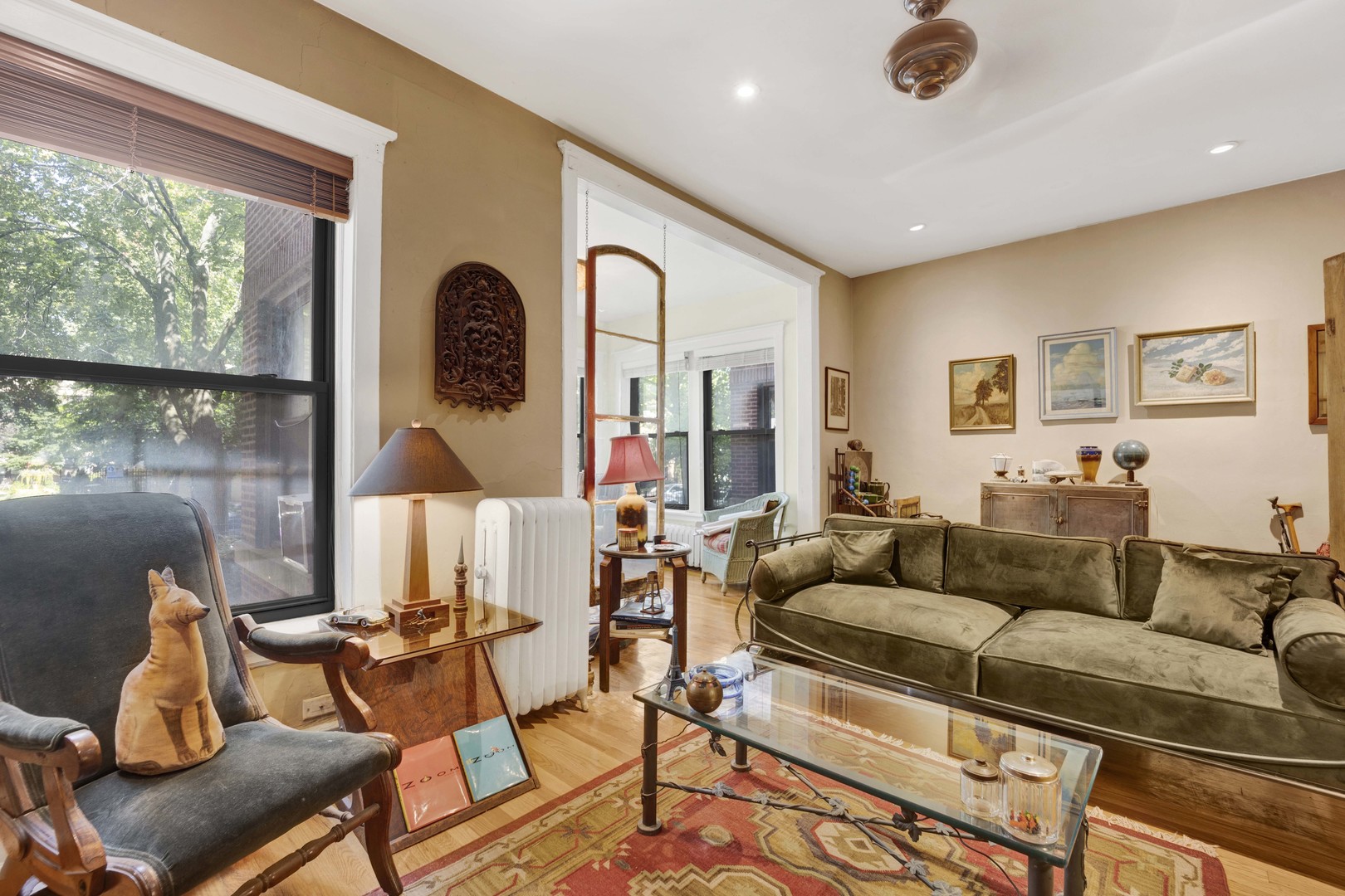 1533 W Fargo Avenue Unit: 1W