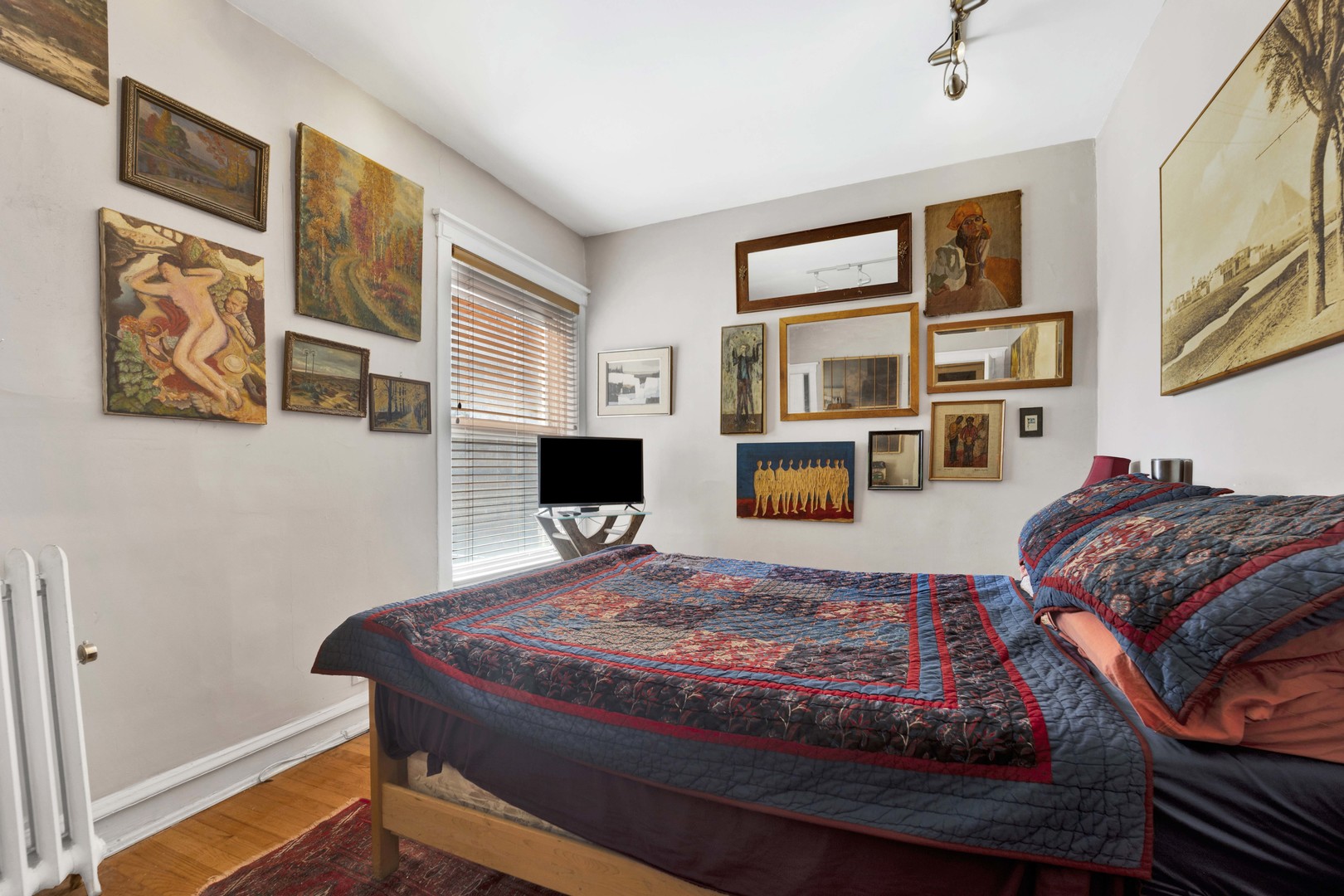 1533 W Fargo Avenue Unit: 1W