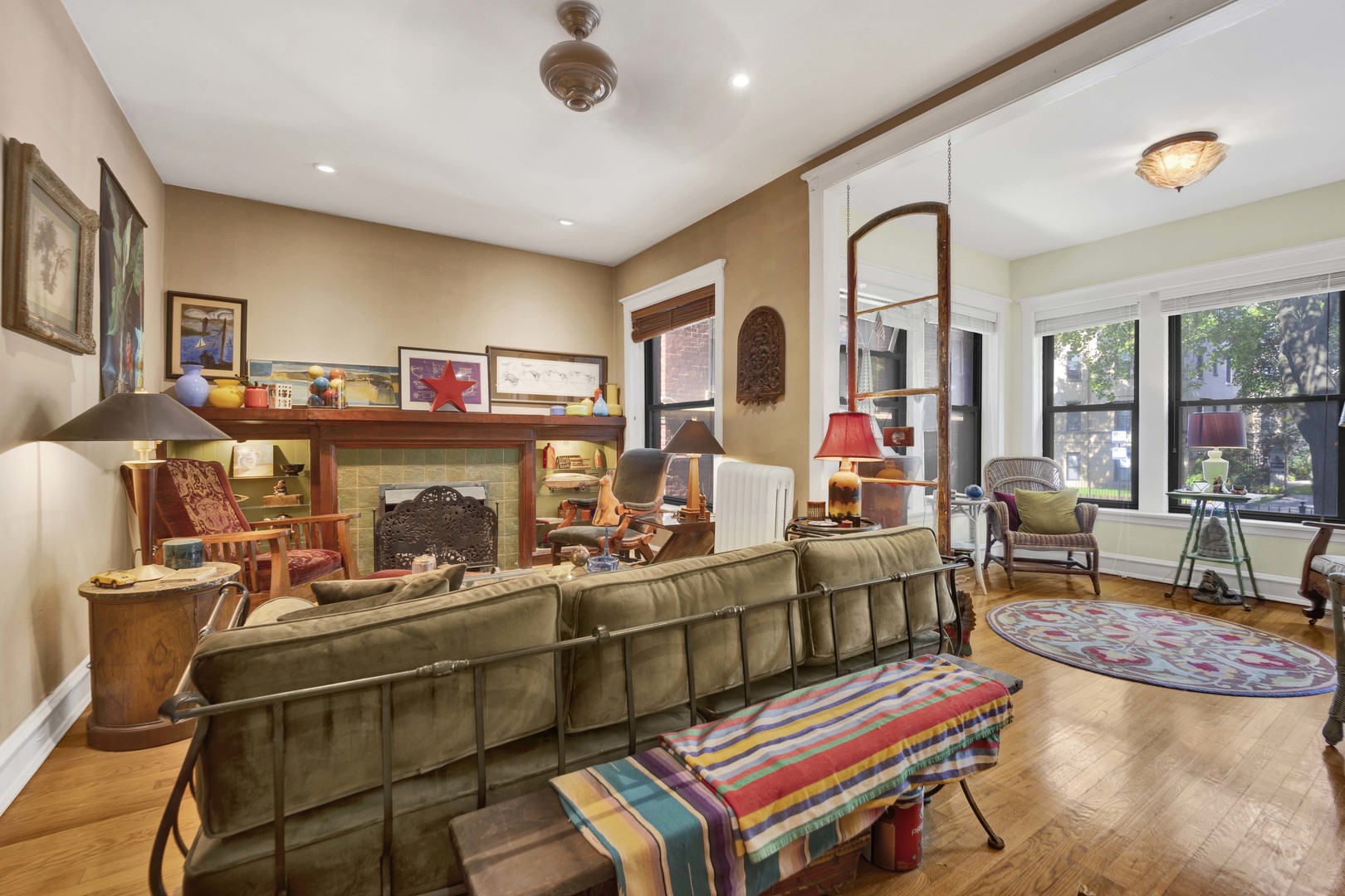1533 W Fargo Avenue Unit: 1W