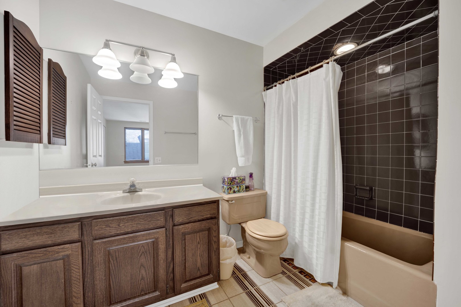525 grove Street Unit: 4D