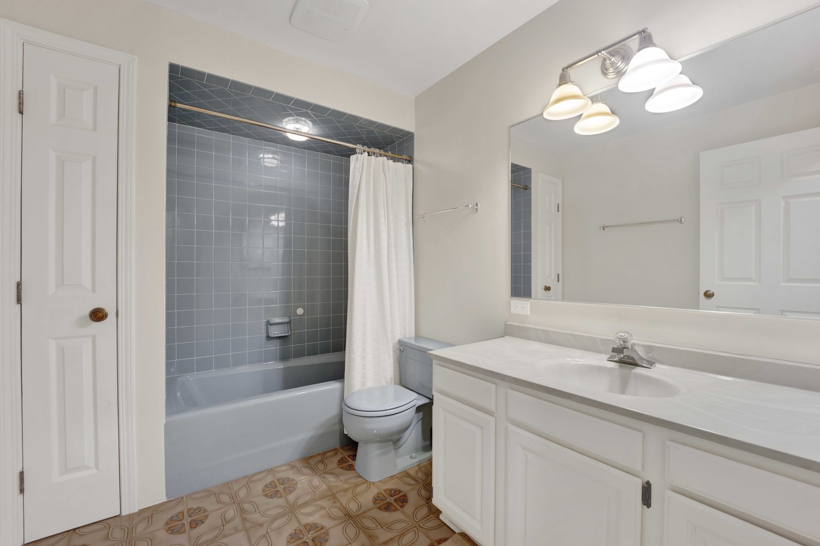 525 grove Street Unit: 4D