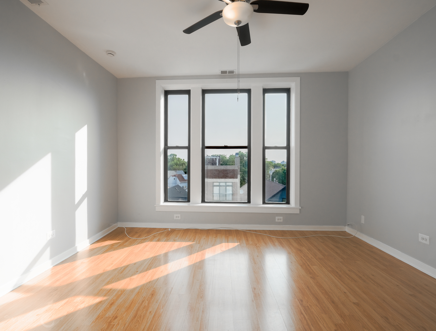 2418 N Clybourn Avenue Unit: 2F