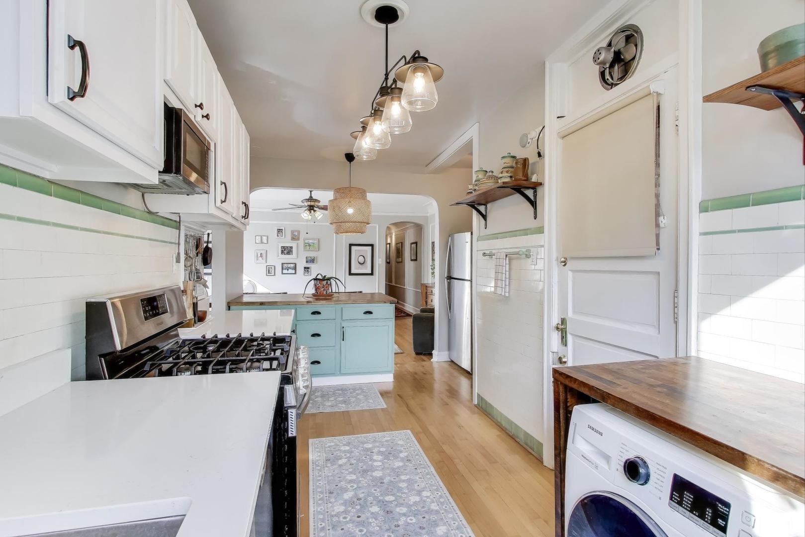6737 N Greenview Avenue Unit: 2S