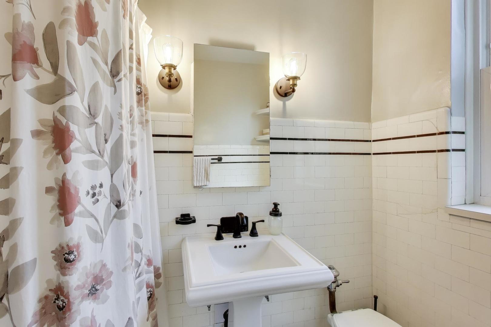 6737 N Greenview Avenue Unit: 2S
