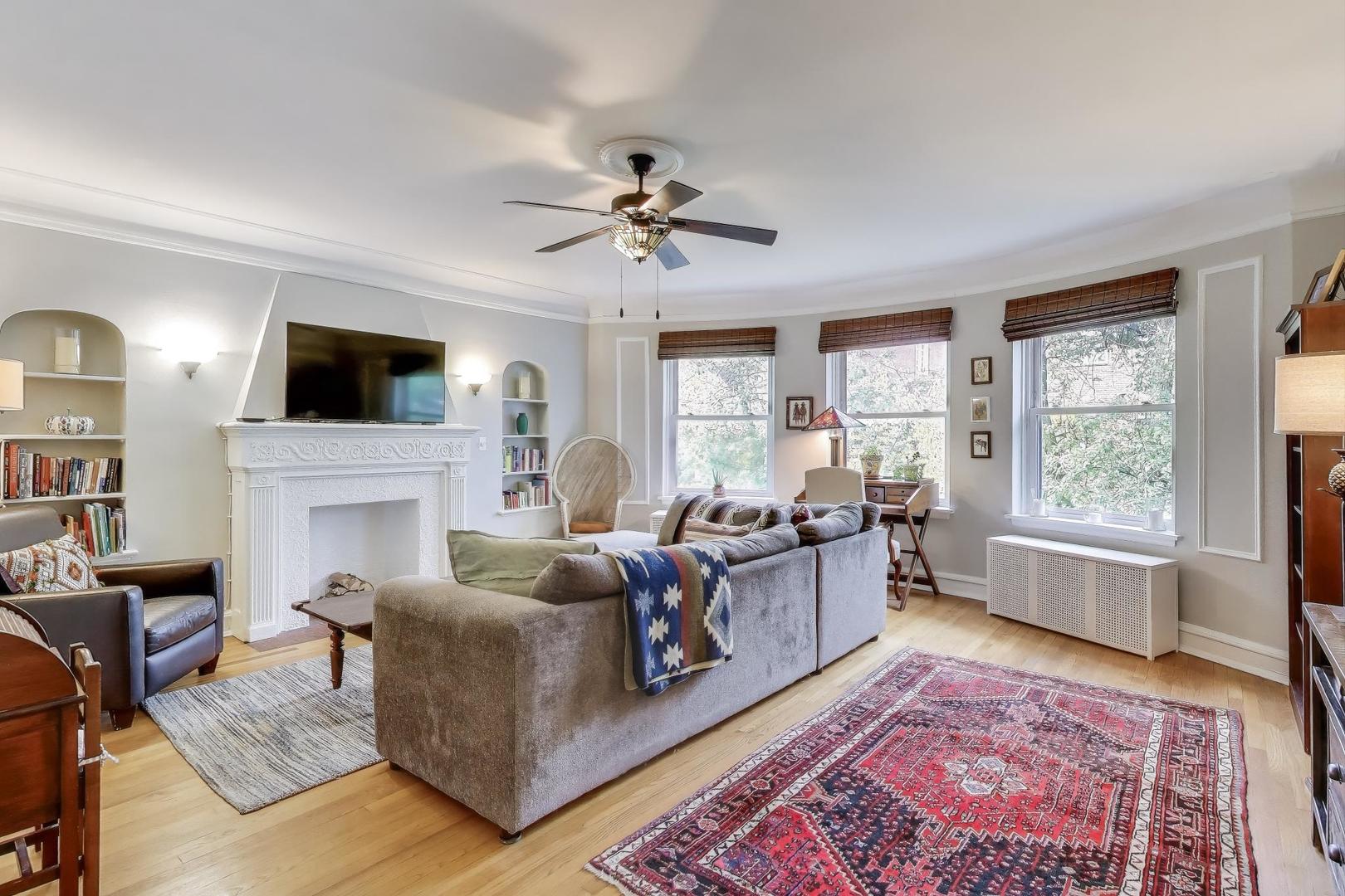 6737 N Greenview Avenue Unit: 2S