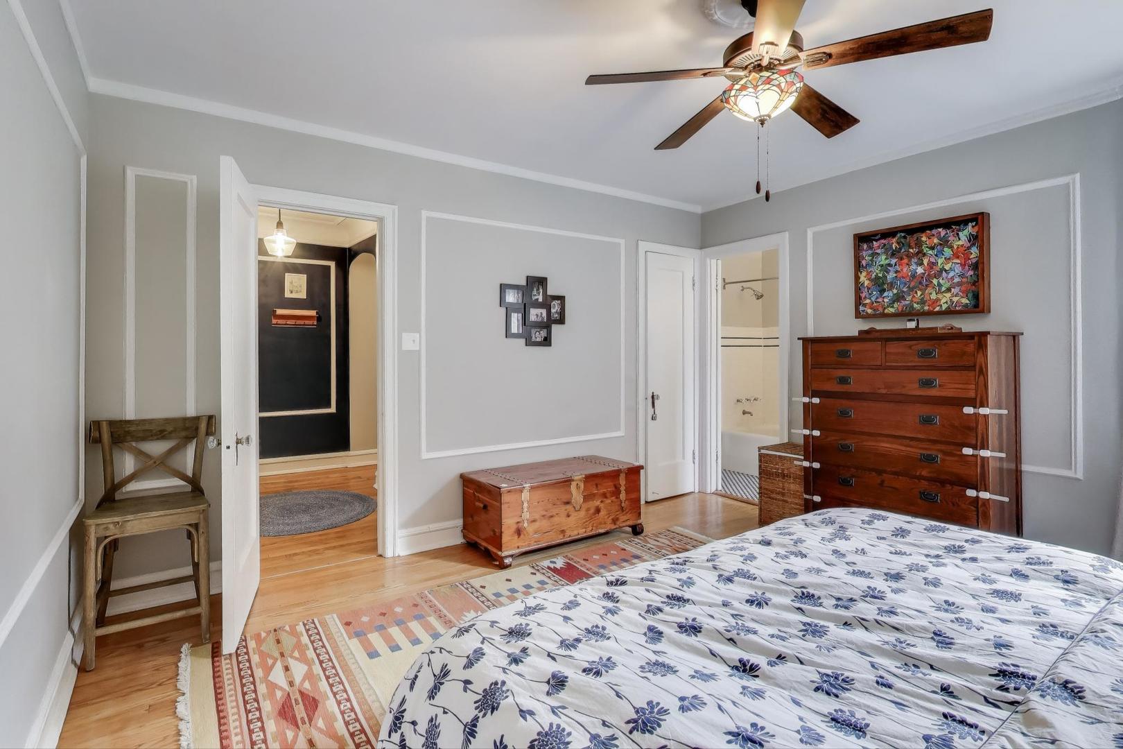 6737 N Greenview Avenue Unit: 2S