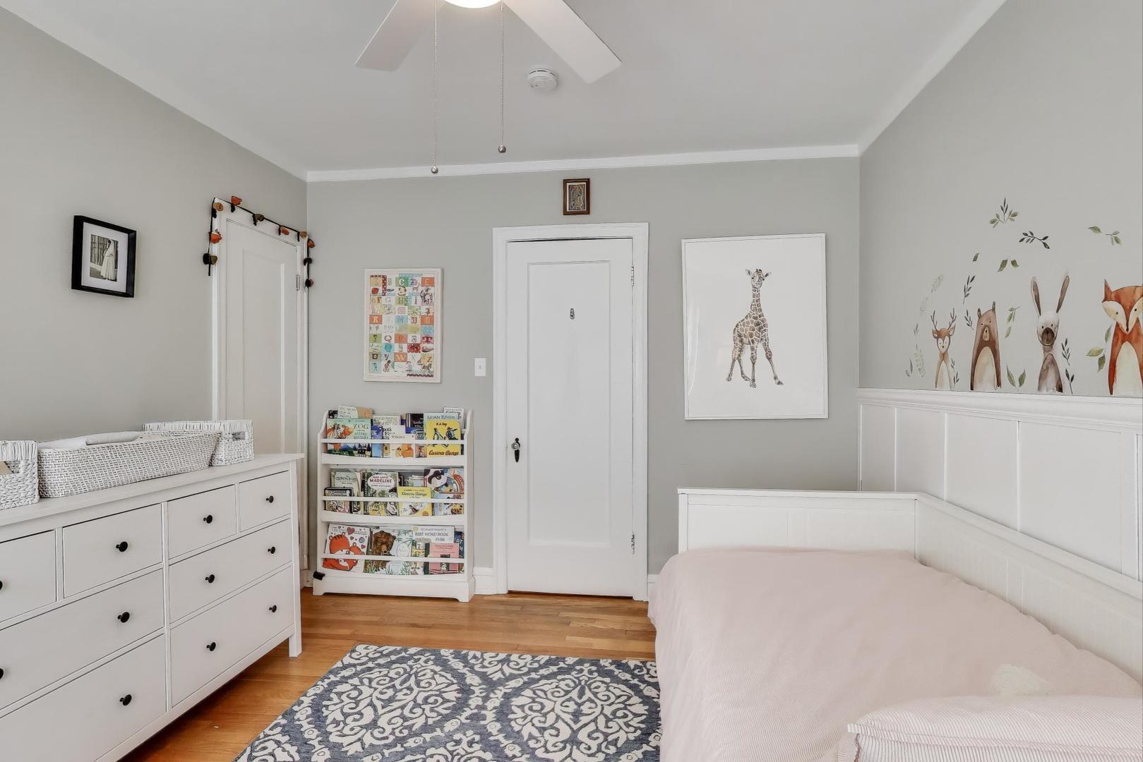 6737 N Greenview Avenue Unit: 2S
