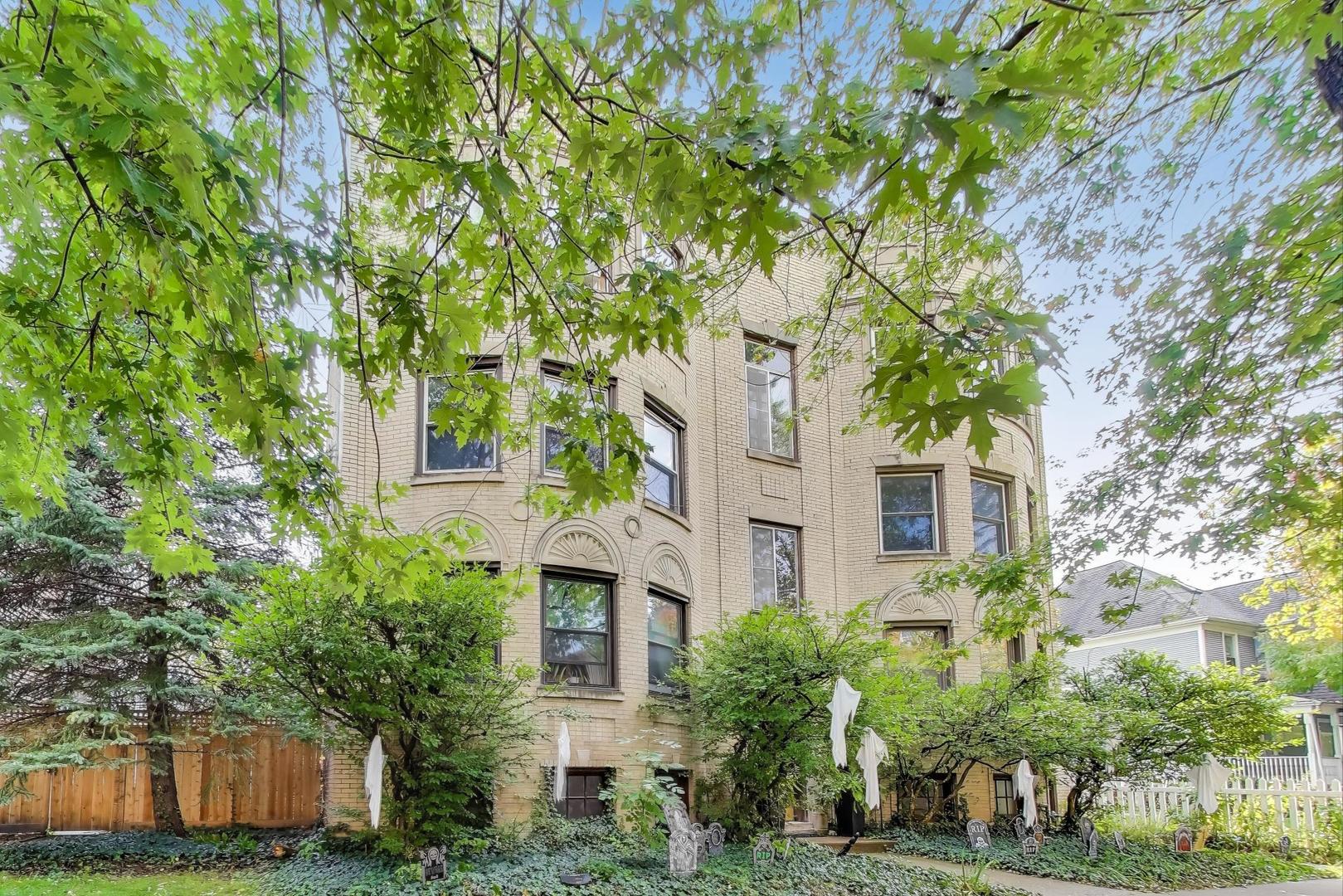 6737 N Greenview Avenue Unit: 2S