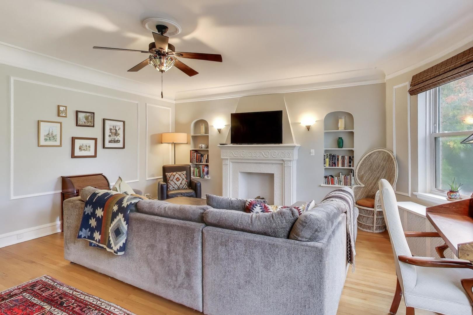 6737 N Greenview Avenue Unit: 2S
