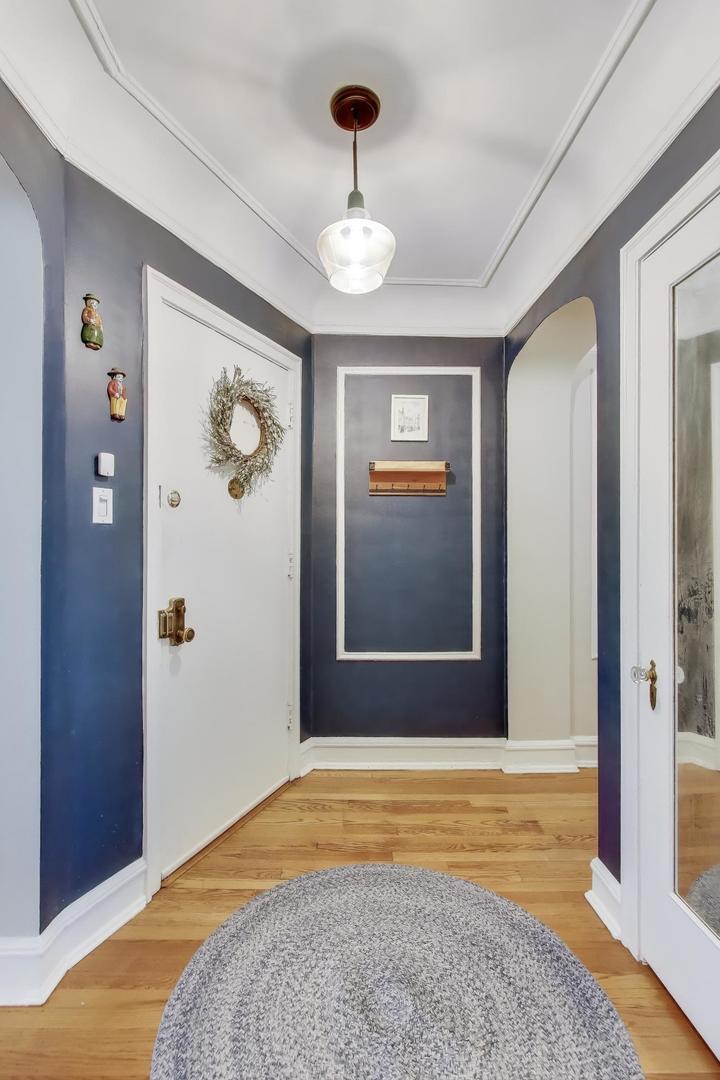 6737 N Greenview Avenue Unit: 2S