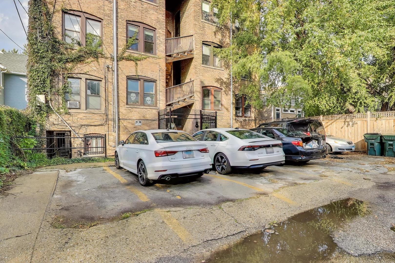 6737 N Greenview Avenue Unit: 2S