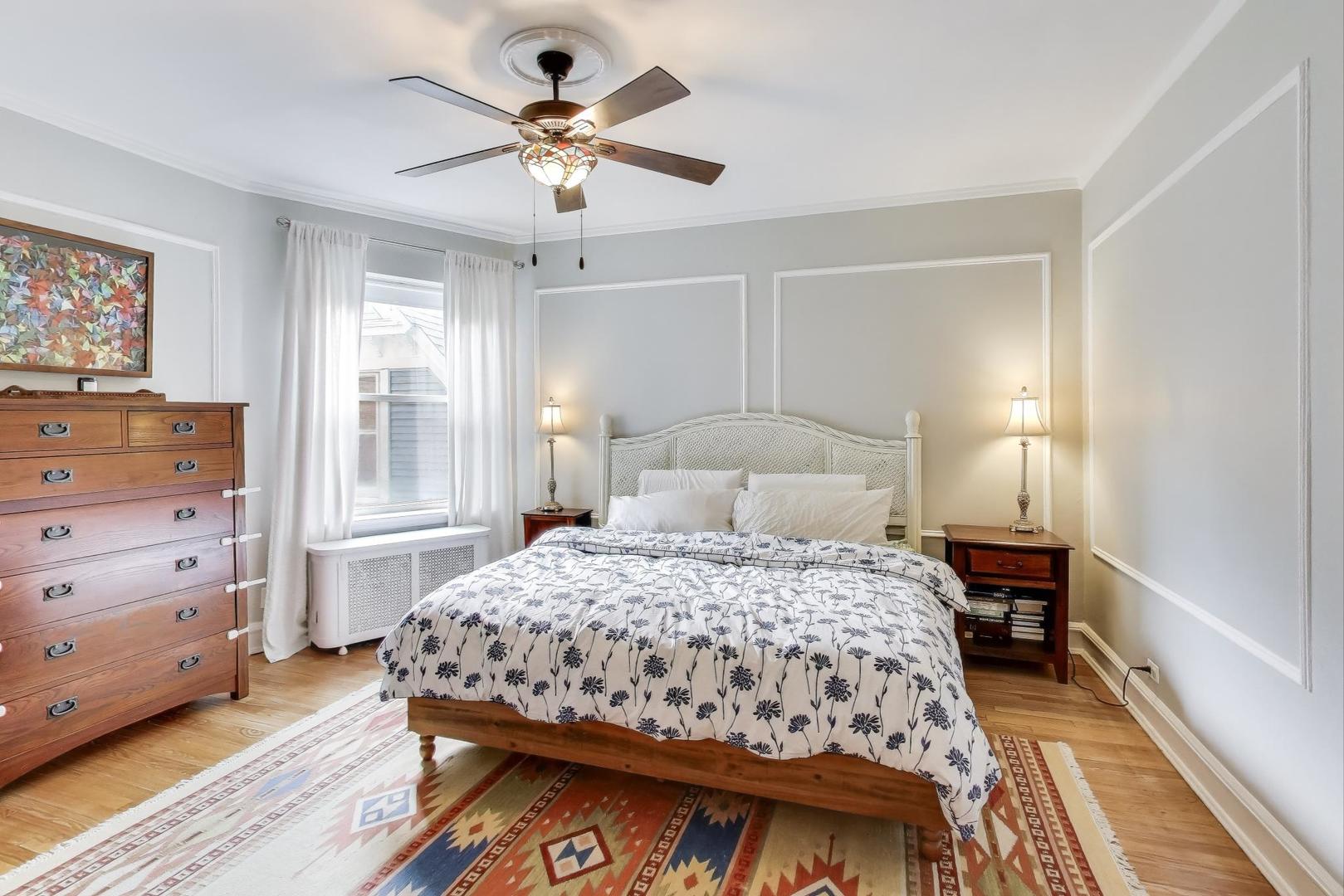 6737 N Greenview Avenue Unit: 2S