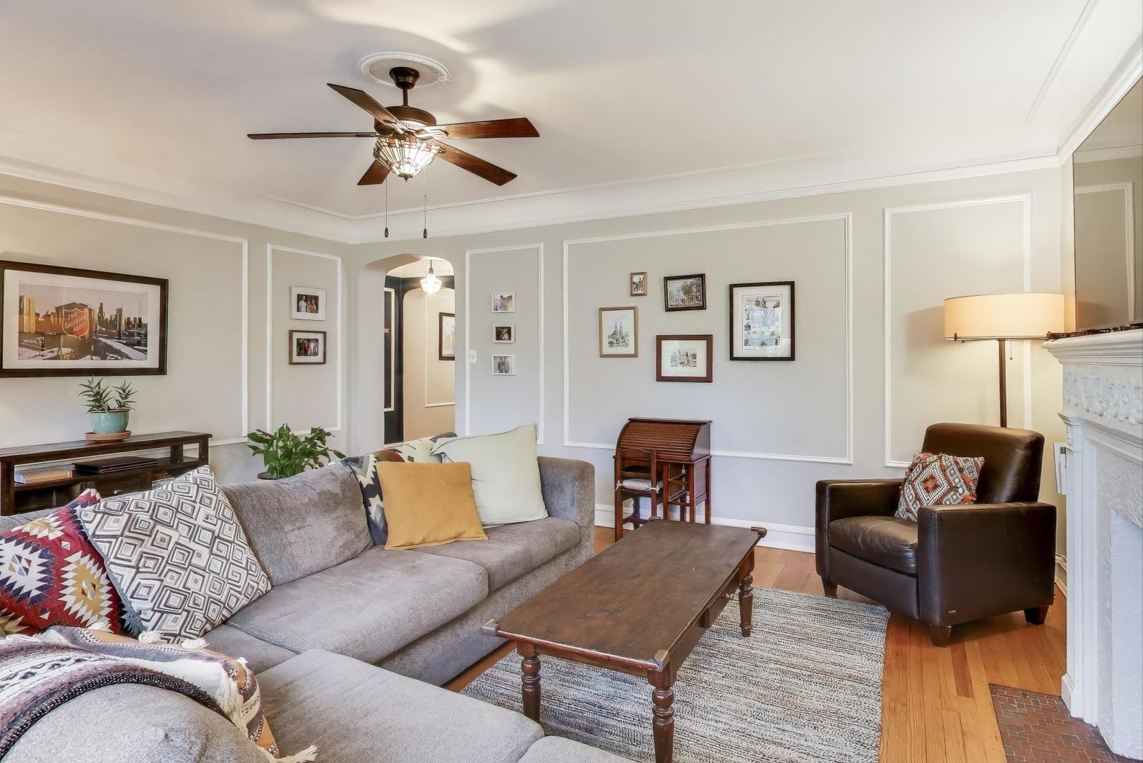 6737 N Greenview Avenue Unit: 2S