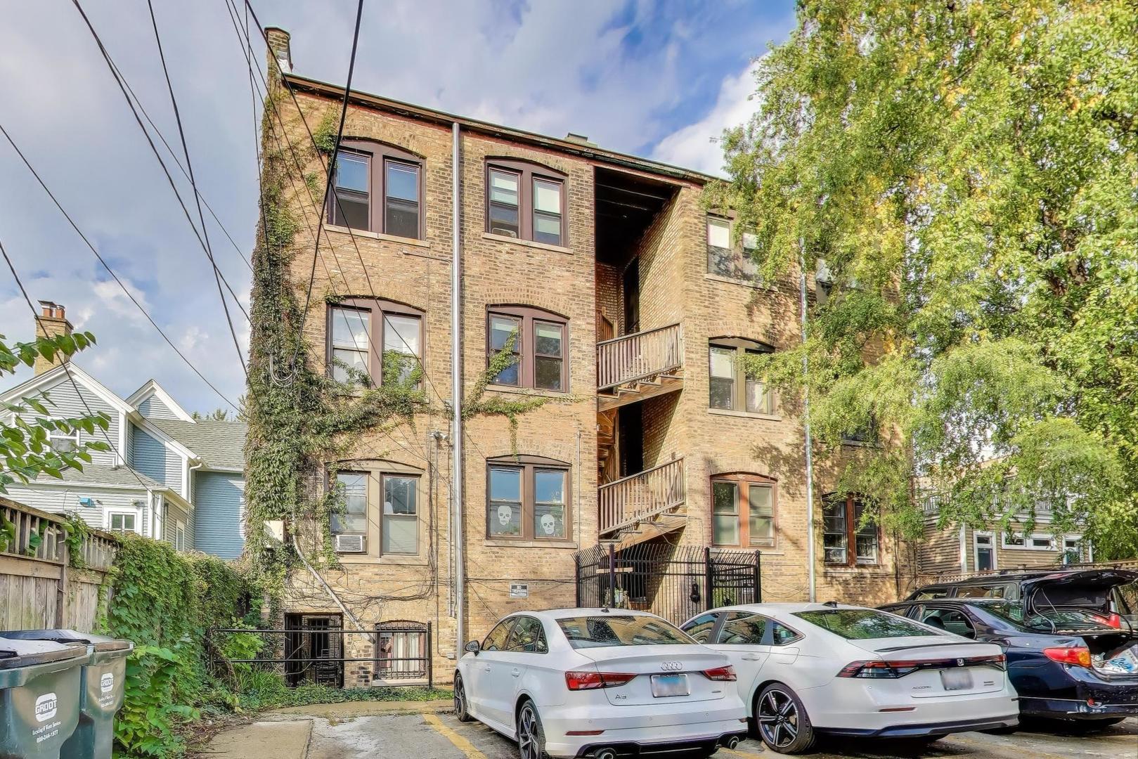 6737 N Greenview Avenue Unit: 2S