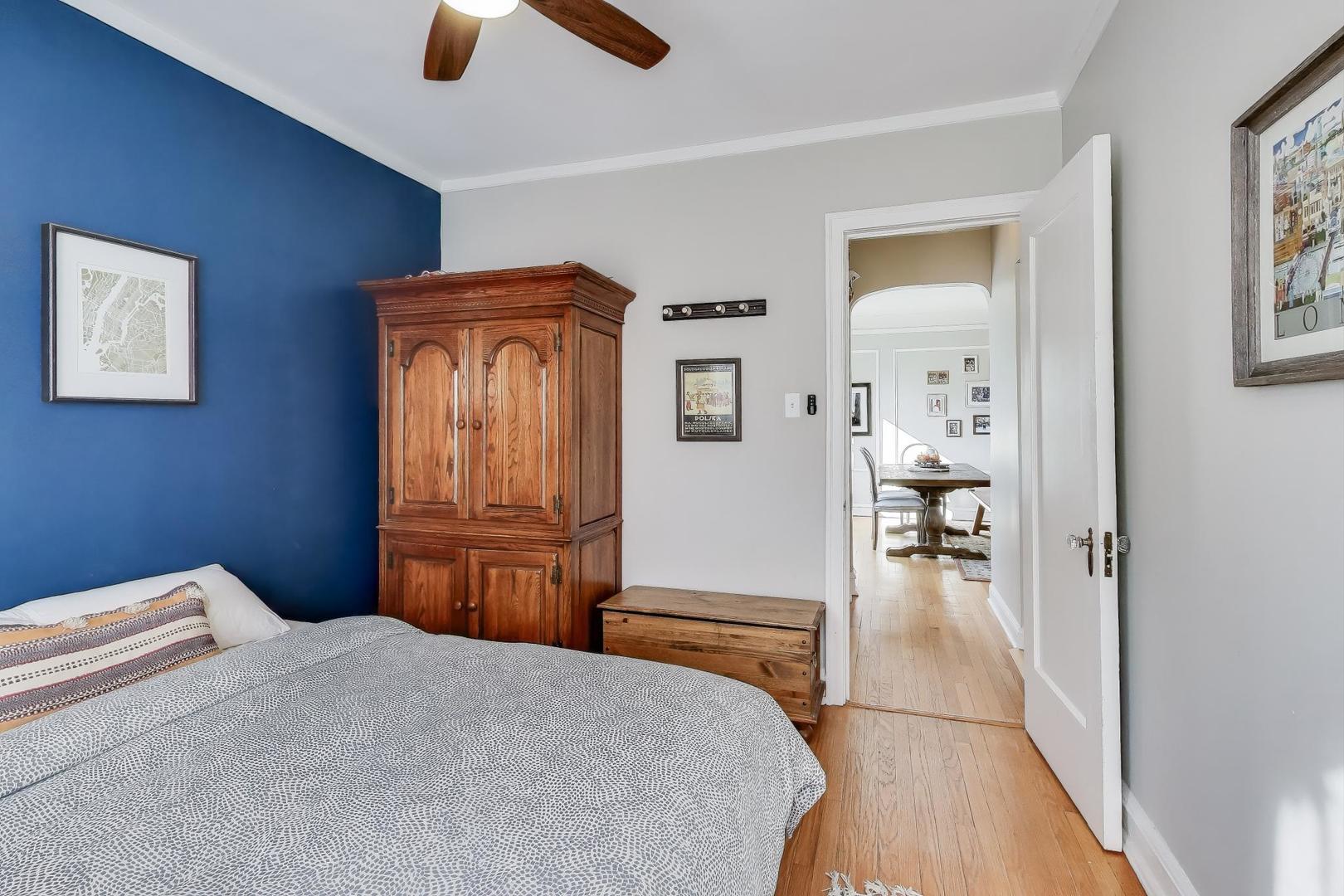 6737 N Greenview Avenue Unit: 2S