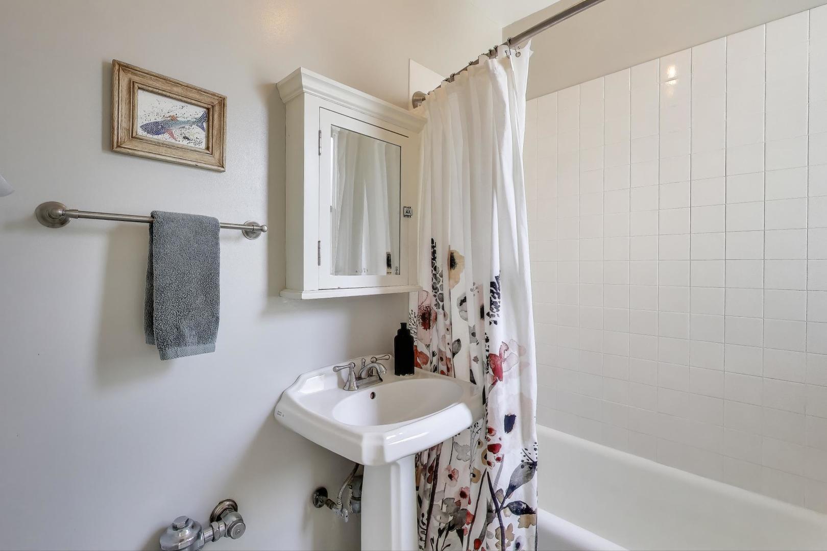 6737 N Greenview Avenue Unit: 2S