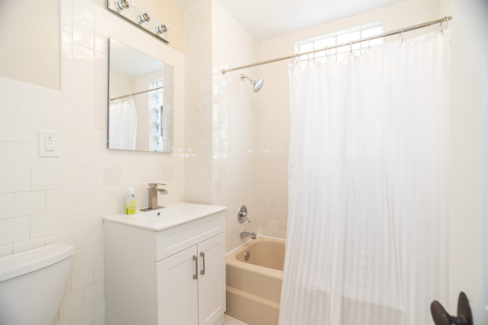 1451 W Thome Avenue Unit: 2