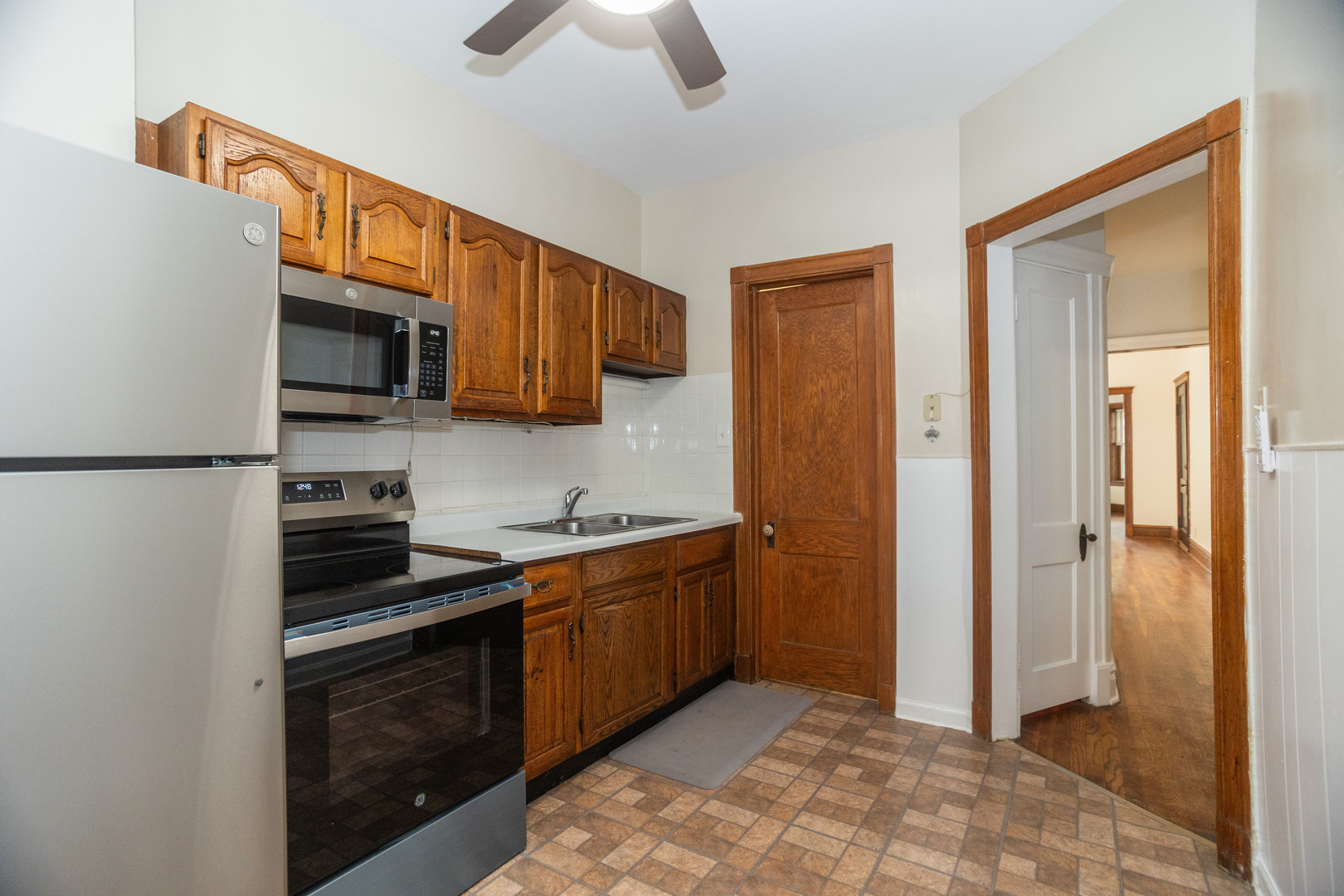 1451 W Thome Avenue Unit: 2