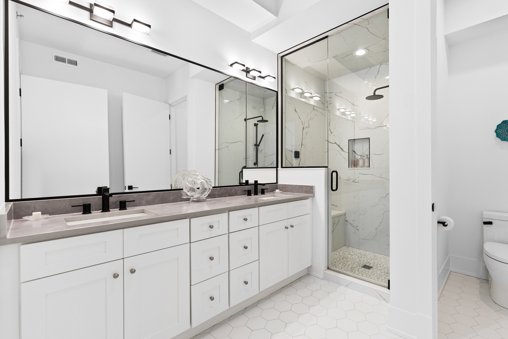 1767 W Rosehill Drive Unit: 304