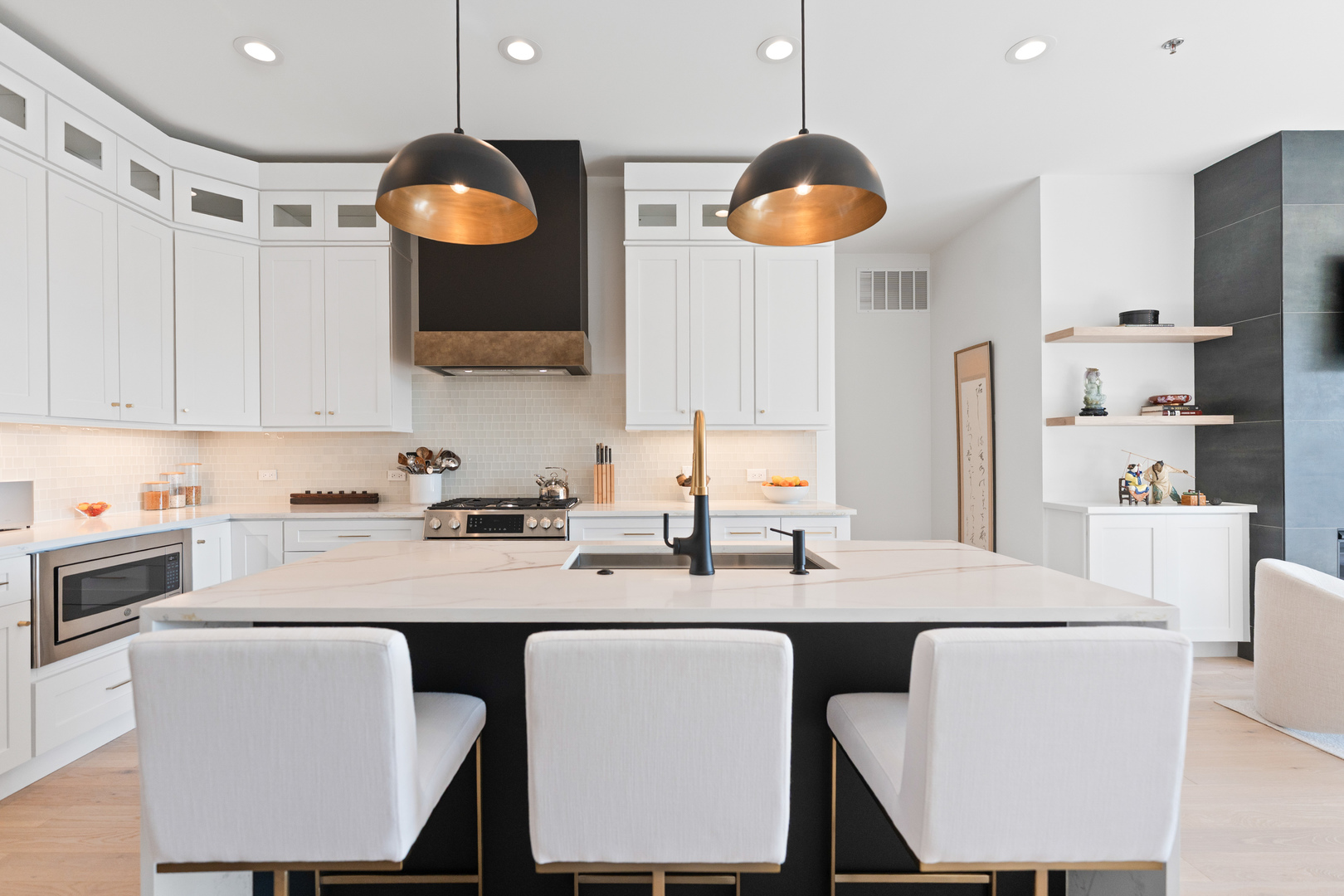 1767 W Rosehill Drive Unit: 304